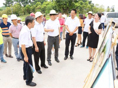 創(chuàng)建綠色生態(tài)校園，我們?cè)谛袆?dòng)！