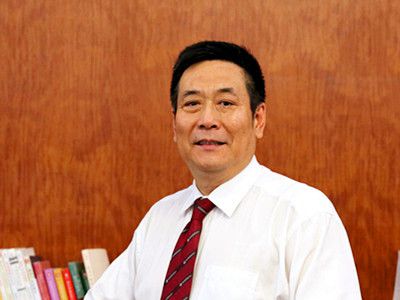 畢國軍：教育學(xué)博士、深圳市名校長