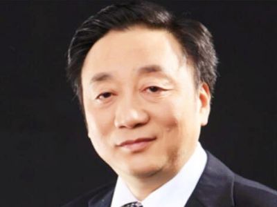 張勇：重慶市民辦教育協(xié)會(huì)理事，國(guó)務(wù)院政府津貼獲得者，中學(xué)物理研究員（正高級(jí)）