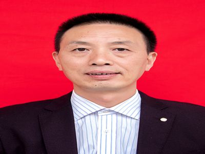 冉澤明：遠恒佳學(xué)校小學(xué)部副校長，高級教師，全國優(yōu)秀教師、全國新教育榜樣教師、重慶市骨干教師，榮獲重慶市美術(shù)優(yōu)質(zhì)課一等獎