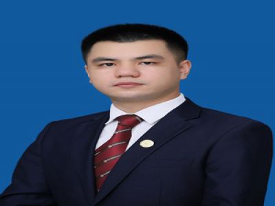 榮元長中學(xué)地理教師，畢業(yè)于西南大學(xué)，曾在成都金堂實驗中學(xué)工作三年，從事高中地理教學(xué)工作。獲得成都市教師微課大賽二等獎，所教高中畢業(yè)班成績優(yōu)異。后就職于深圳，期間外派東南亞兩年，擔(dān)任參加全國聯(lián)考的華僑生、港澳臺學(xué)生地理教學(xué)工作，所負責(zé)項目組連續(xù)四學(xué)期零投訴。 
