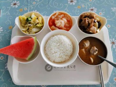 美好學(xué)校|湖畔餐廳，請你低調(diào)一點好么？