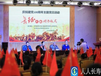 【好文轉(zhuǎn)載】八旬老人捐自撰書籍 寄語(yǔ)師生銘記